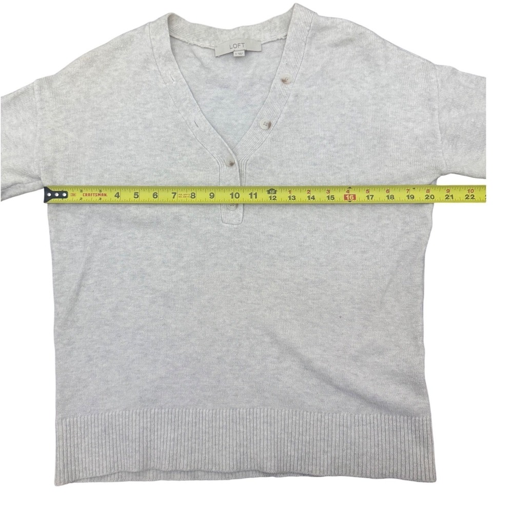 LOFT Womens Light Gray Heathered V-Neck Henley Pullover‎ Sweater Size S - Picture 4 of 6